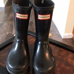 Black hunter boots
